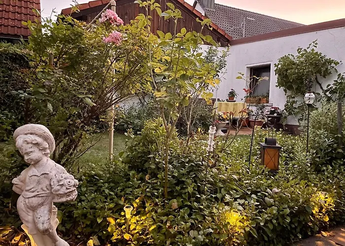 Charming, Bright Family With Conservatory 펜션