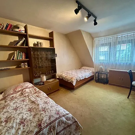 Charming, Bright Family With Conservatory Dom wakacyjny