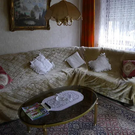 Dom wakacyjny Charming, Bright Family With Conservatory