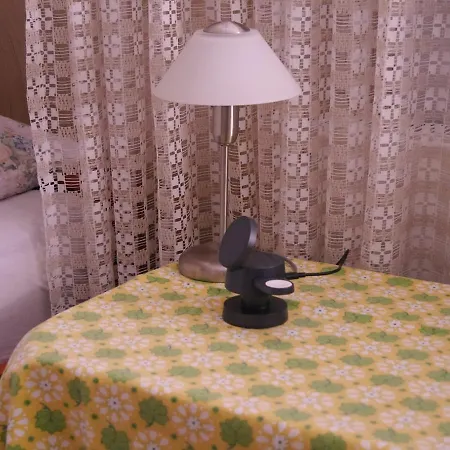 Charming, Bright Family With Conservatory 펜션