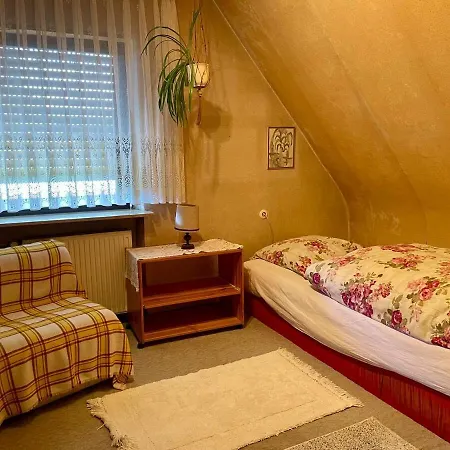 Dom wakacyjny Charming, Bright Family With Conservatory Norymberga