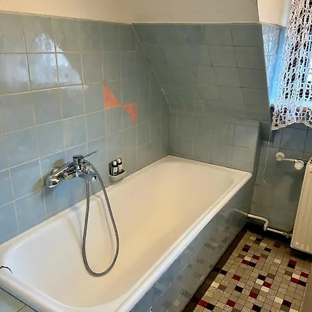 Spacious 3br House With 2 Parking Spaces & Garden *