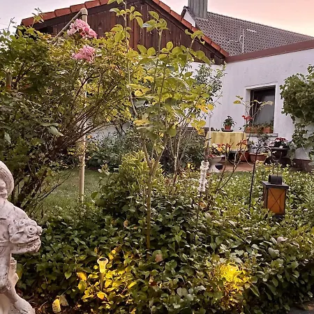 Spacious 3br House With 2 Parking Spaces & Garden 펜션
