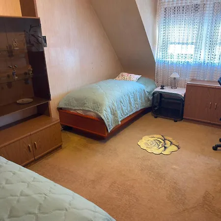 Ferienhaus Spacious 3br House With 2 Parking Spaces & Garden *