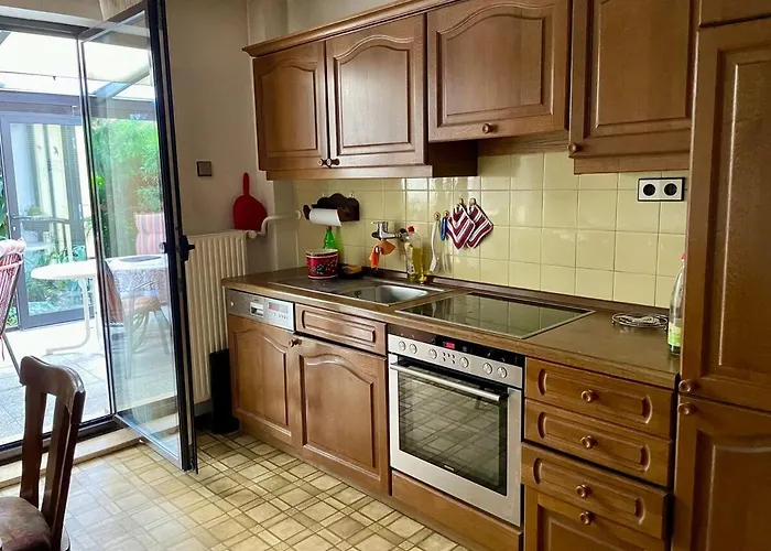 Charming, Bright Family With Conservatory *