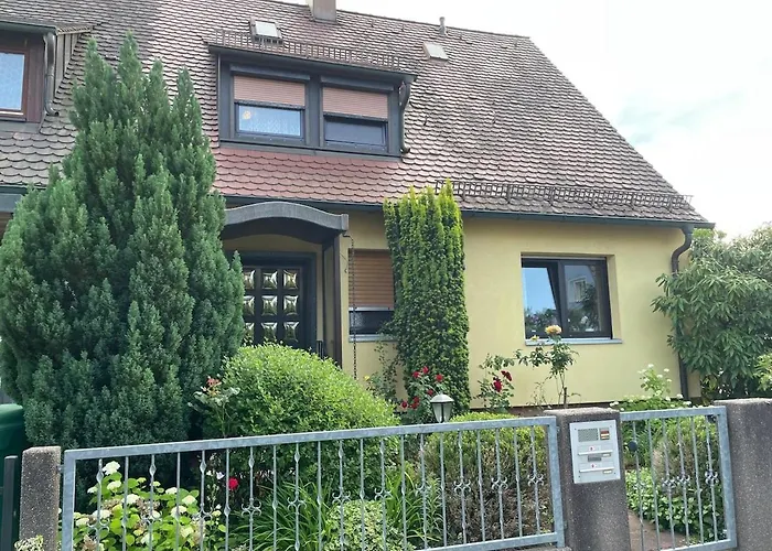 度假居 Charming, Bright Family With Conservatory
